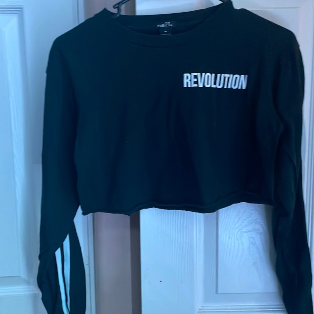 black crop top revolution